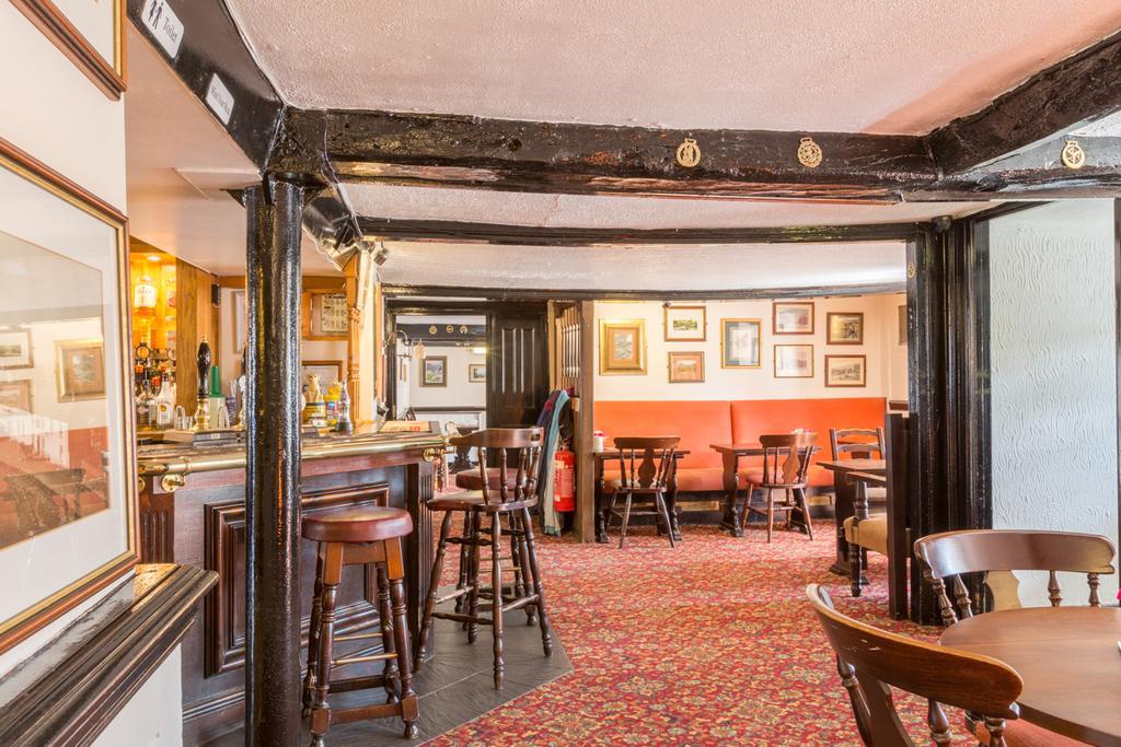 The Cross Keys Inn 테베이 외부 사진