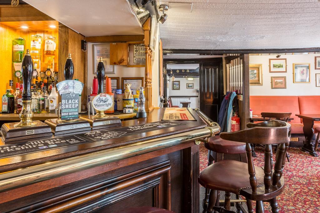 The Cross Keys Inn 테베이 외부 사진